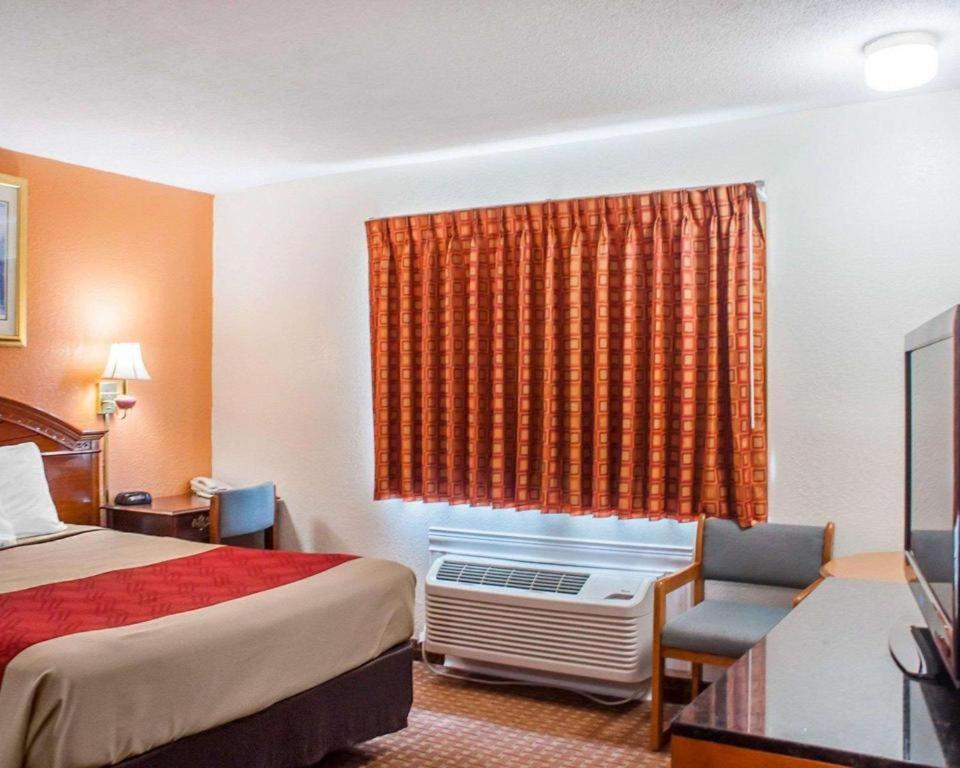 Econo Lodge Cuba I-86 Bagian luar foto